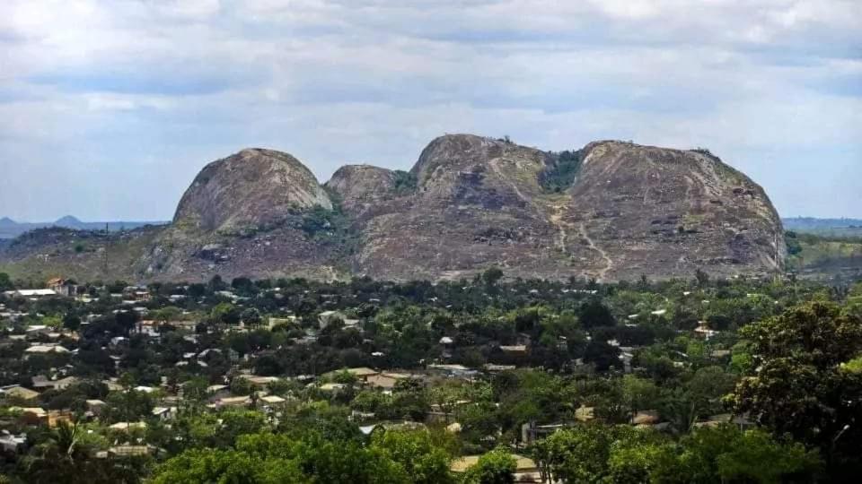 Hostel Pensao Ya Mute Chimoio Bagian luar foto